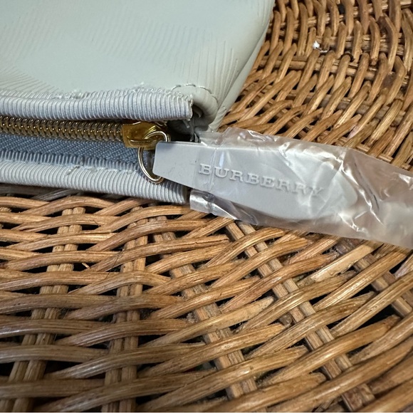 NWOT Burberry Beige Quilted Pattern Makeup Cosmetic Travel Bag Pouch - Picture 2 of 6